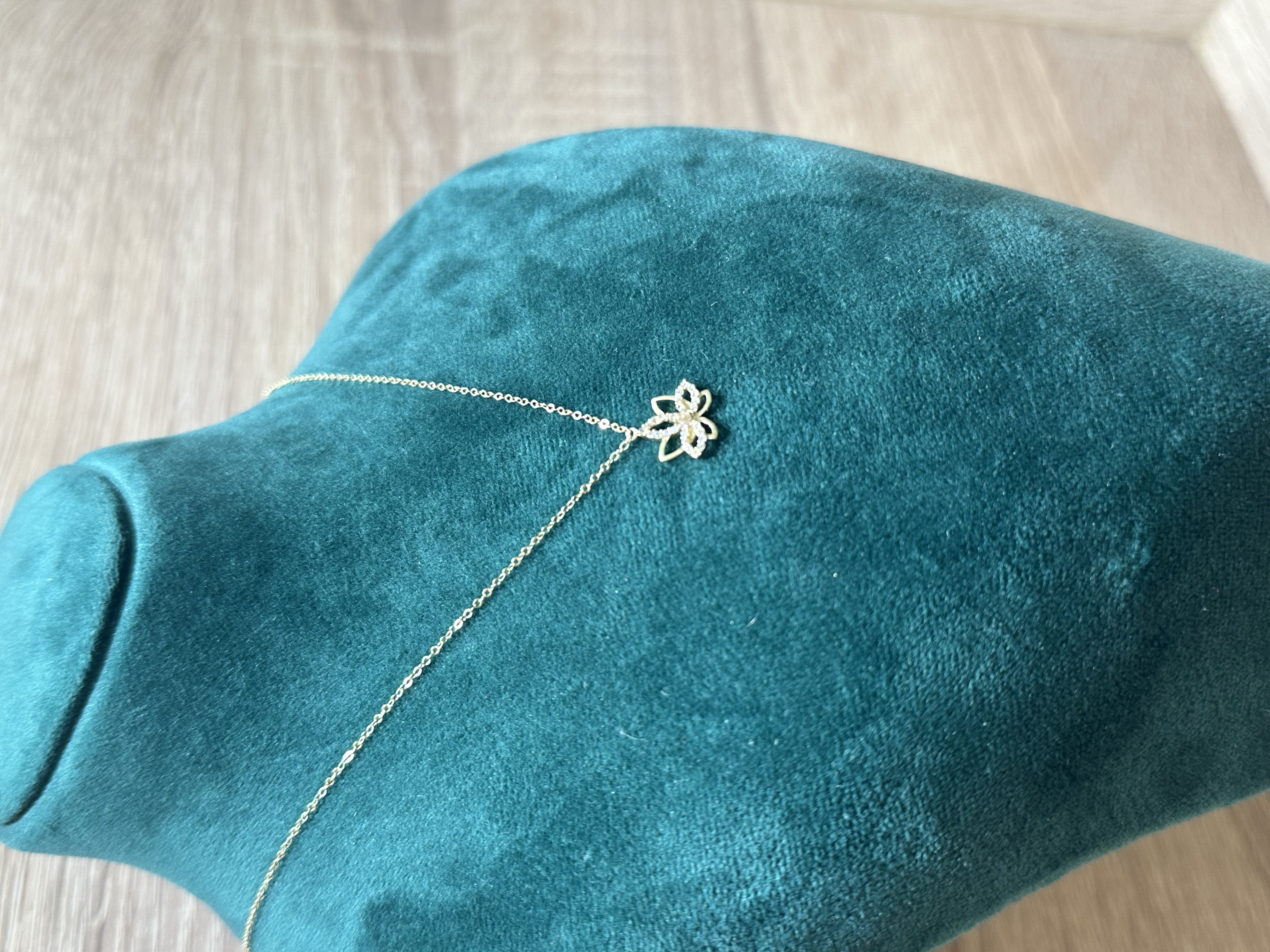  Collier Fleur de Lumière